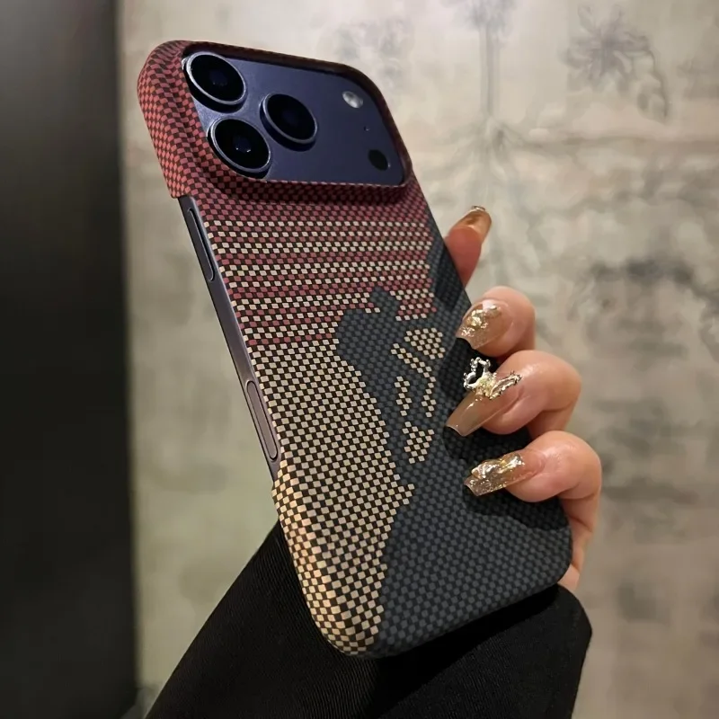 غطاء حماية فاخر من ألياف الكرب - مراجعة Matte Hard Pc Back Case وسعره